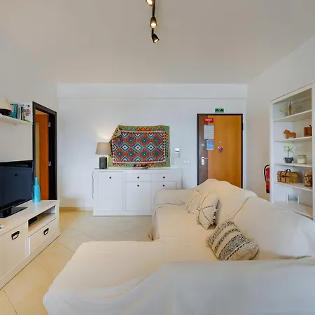 Apartamento 2br | Pool, Ac & Parking