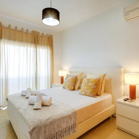 2br | Pool, Ac & Parking Apartamento