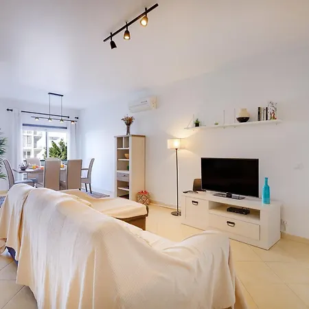 2br | Pool, Ac & Parking