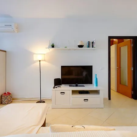 Apartamento 2br | Pool, Ac & Parking