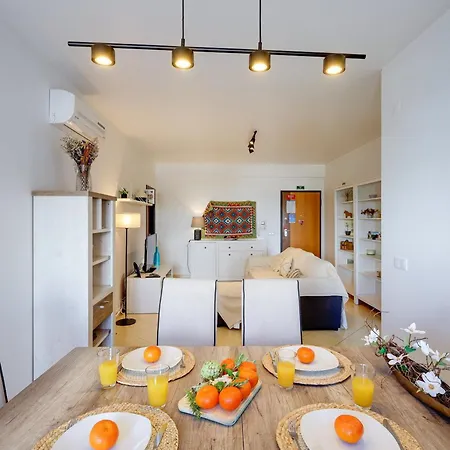 2br | Pool, Ac & Parking Apartamento